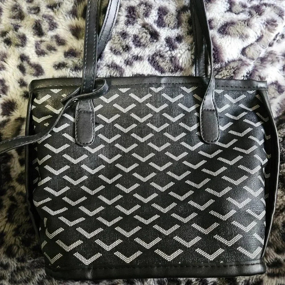 Fashion Black and  Whit Mini Tote Bag with Removable Pouch - Super Cute! - Picture 9 of 12